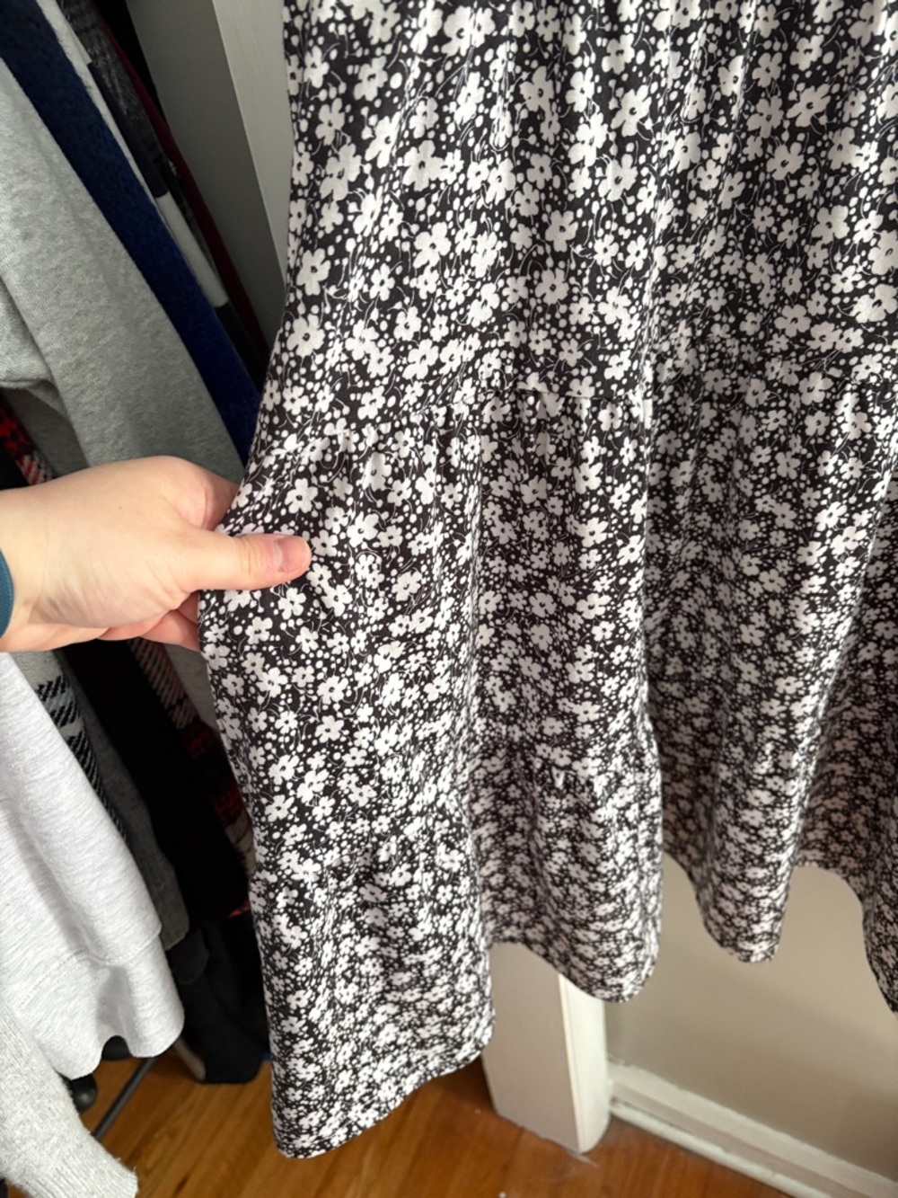 Amazon Black and White Floral V-Neck Mini Dress - Picture 5 of 9